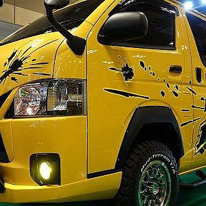 (4K)ESSEX TOYOTA 200 HIACE YELLOW custom ハイエースカスタム200系・イエローアップ号 - 大阪オートメッセ2018