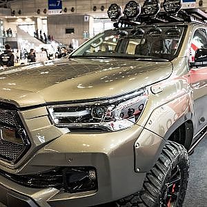 EXIZZLE-LINE TOYOTA WILD HILUX modified TAS2022 - ハイラックス カスタム 東京オートサロン2022
